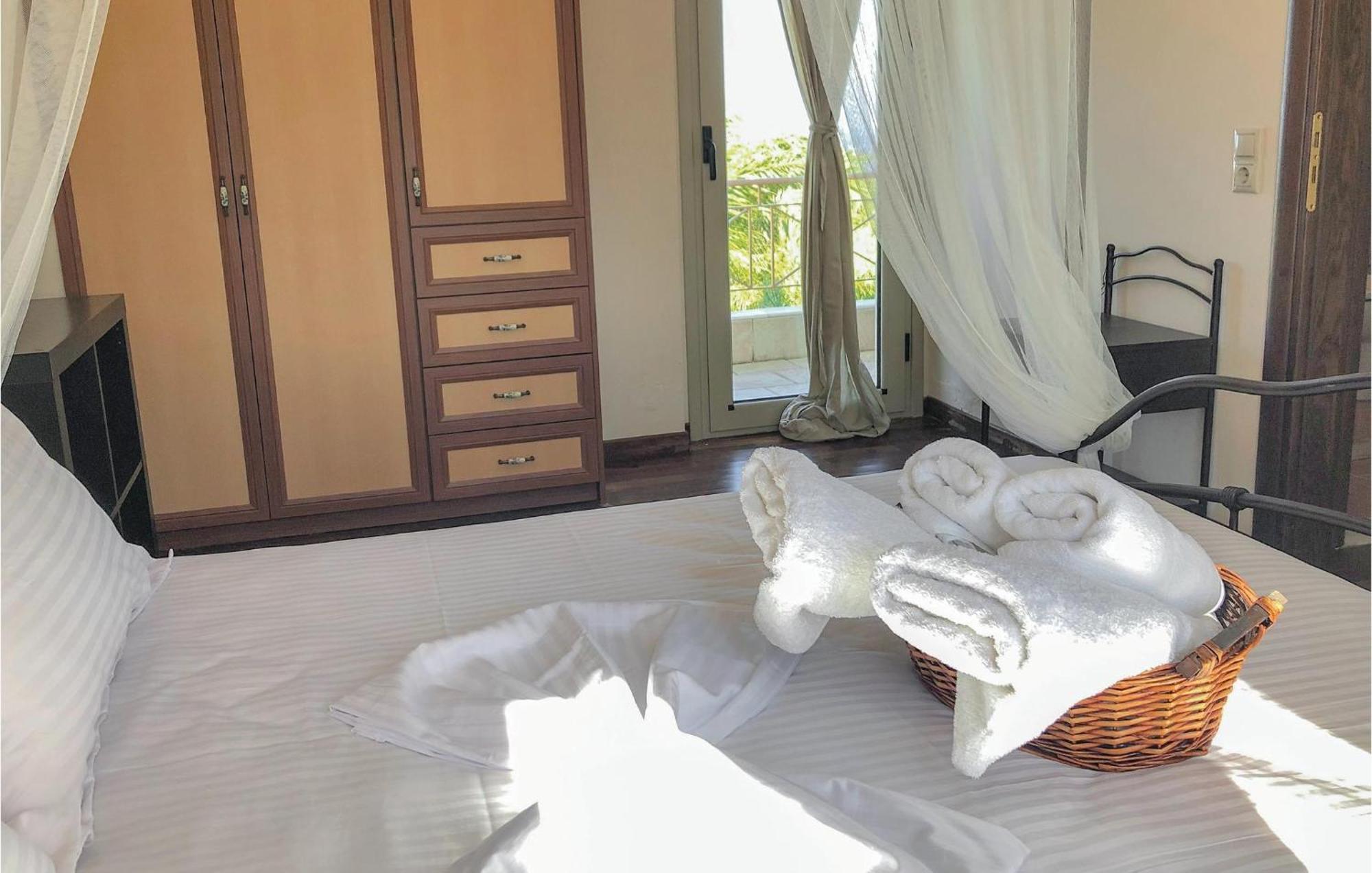 Amazing Home In Koroni With Wifi Exterior photo